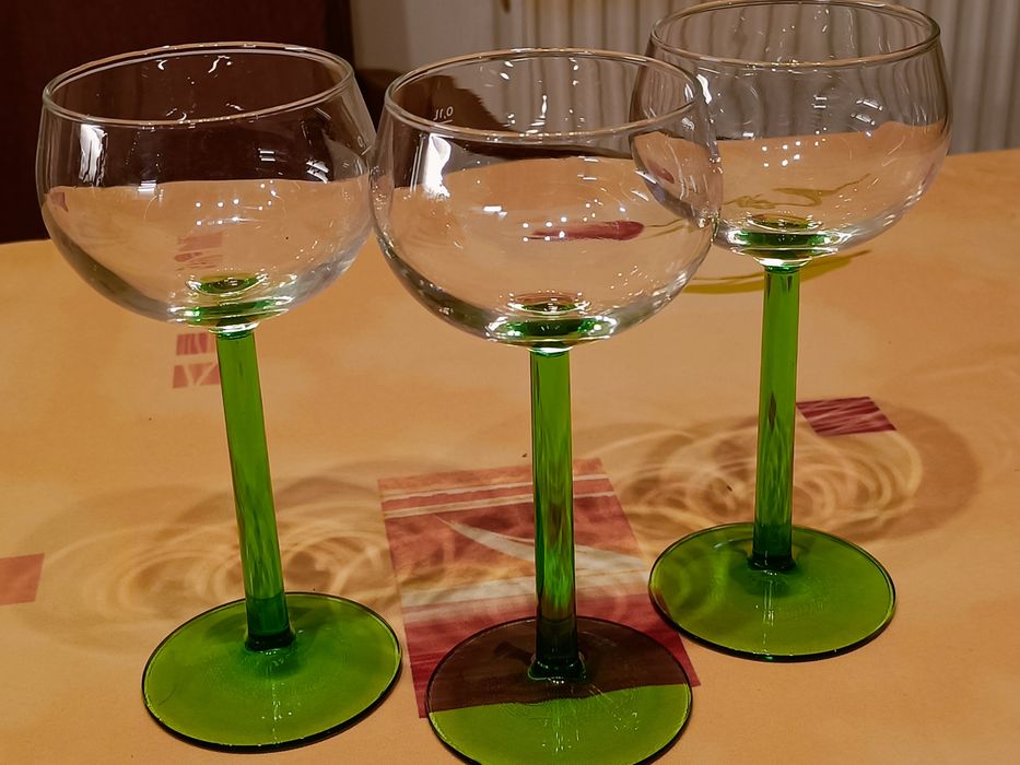 Kieliszki na zielonej nóżce. Francja