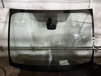 Szyba przednia Prius Plus Lift kamera