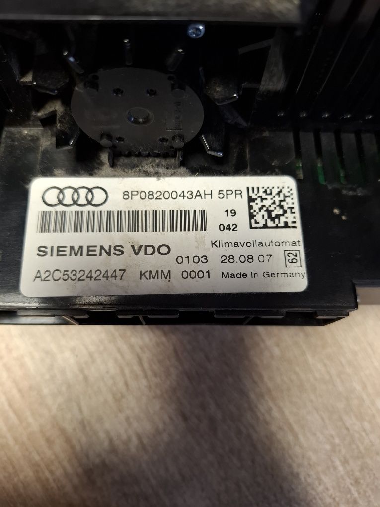 Audi A3 8P Panel Nawiewu Klimatyzacji Pod Navi 043AH