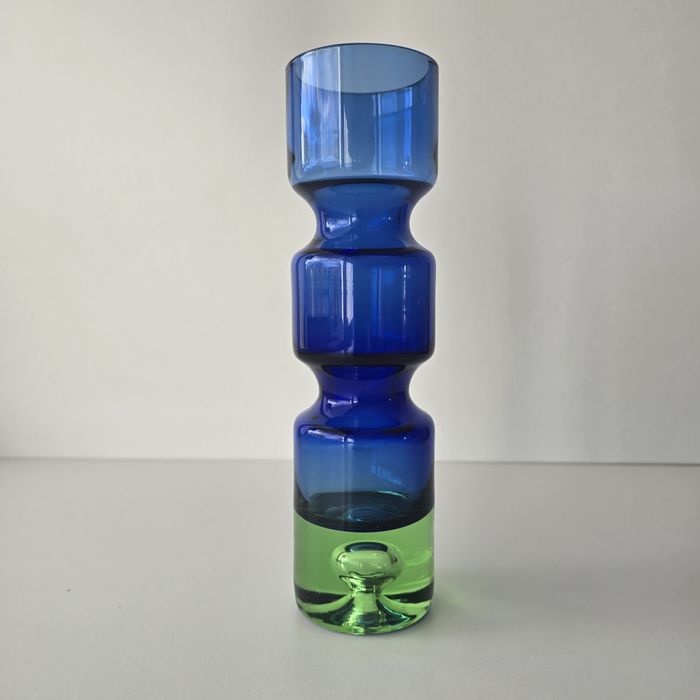 Wazon kobaltowo - zielony. Szwedzka huta.