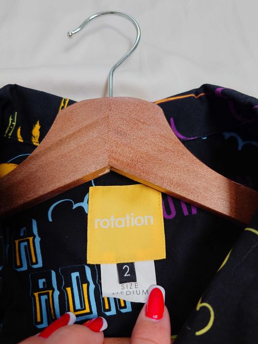 Koszula z krótkim rękawem w jaskrawy print RoTaTioN M