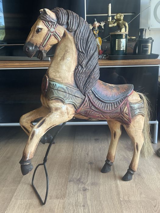 Cavalo antigo  em madeira – peça decorativa única