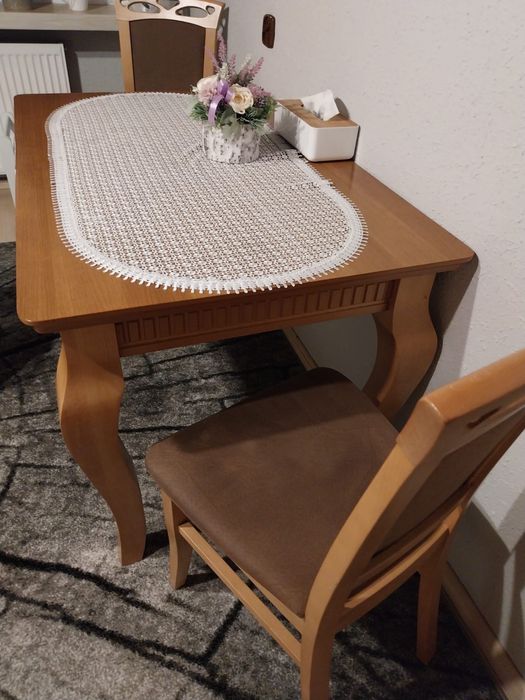 Zestaw stół do jadalni rozkładany z krzesłami