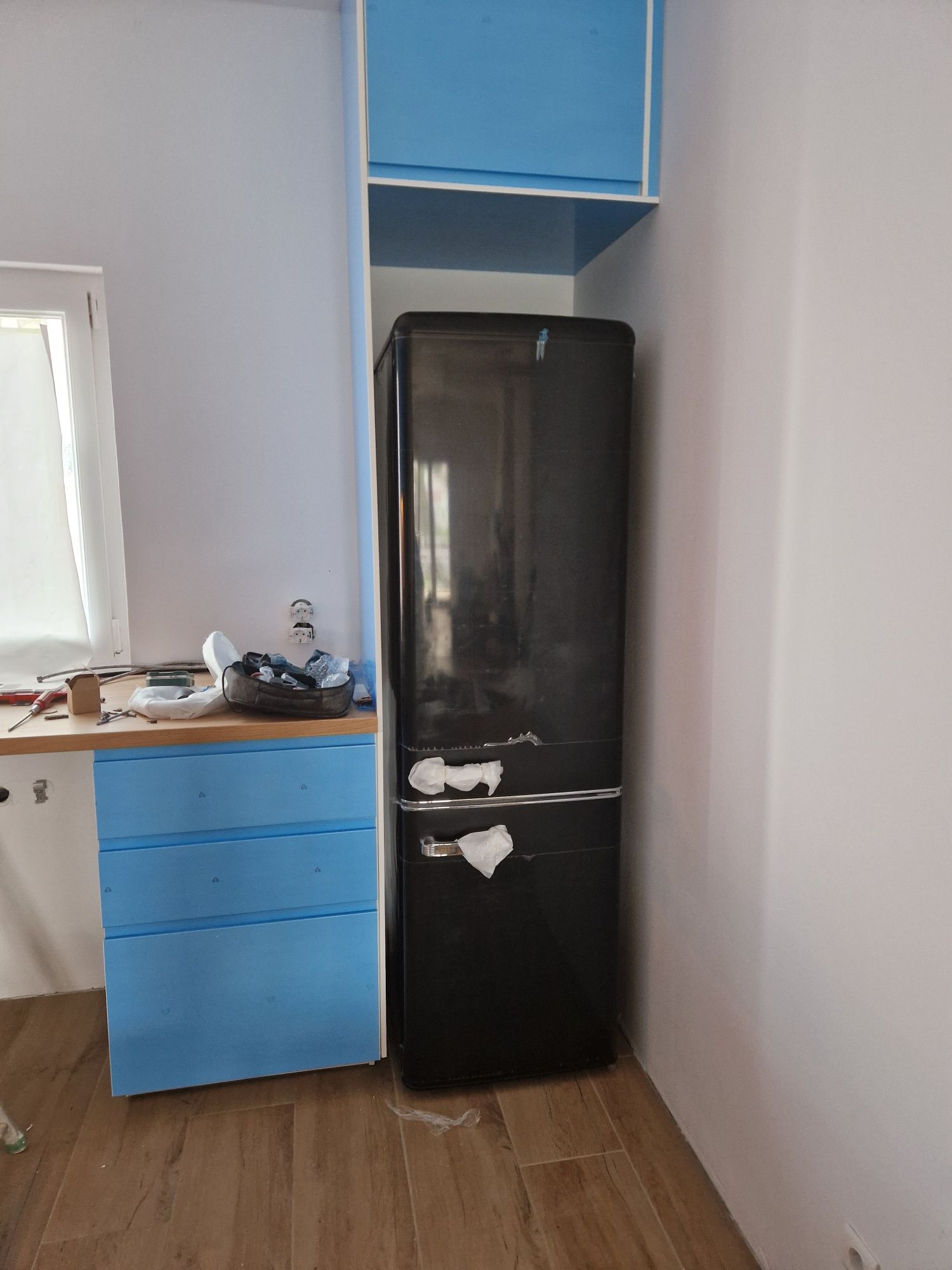 Frigorífico novo retro vintage preto Create com fatura
