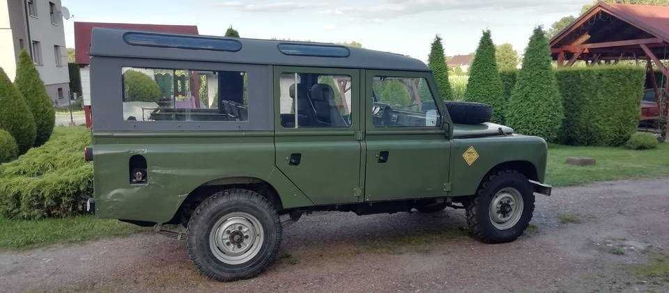 Land Rover Santana 109 Defender