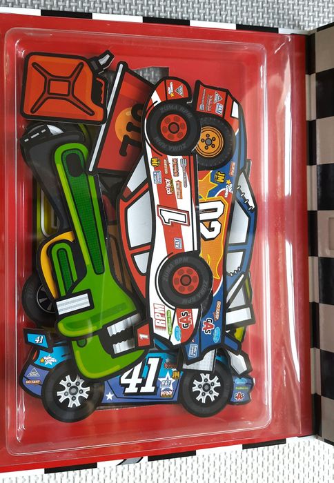 NOWA Let's Pretend Race Driver Set książeczka z puzzlami po angielsku