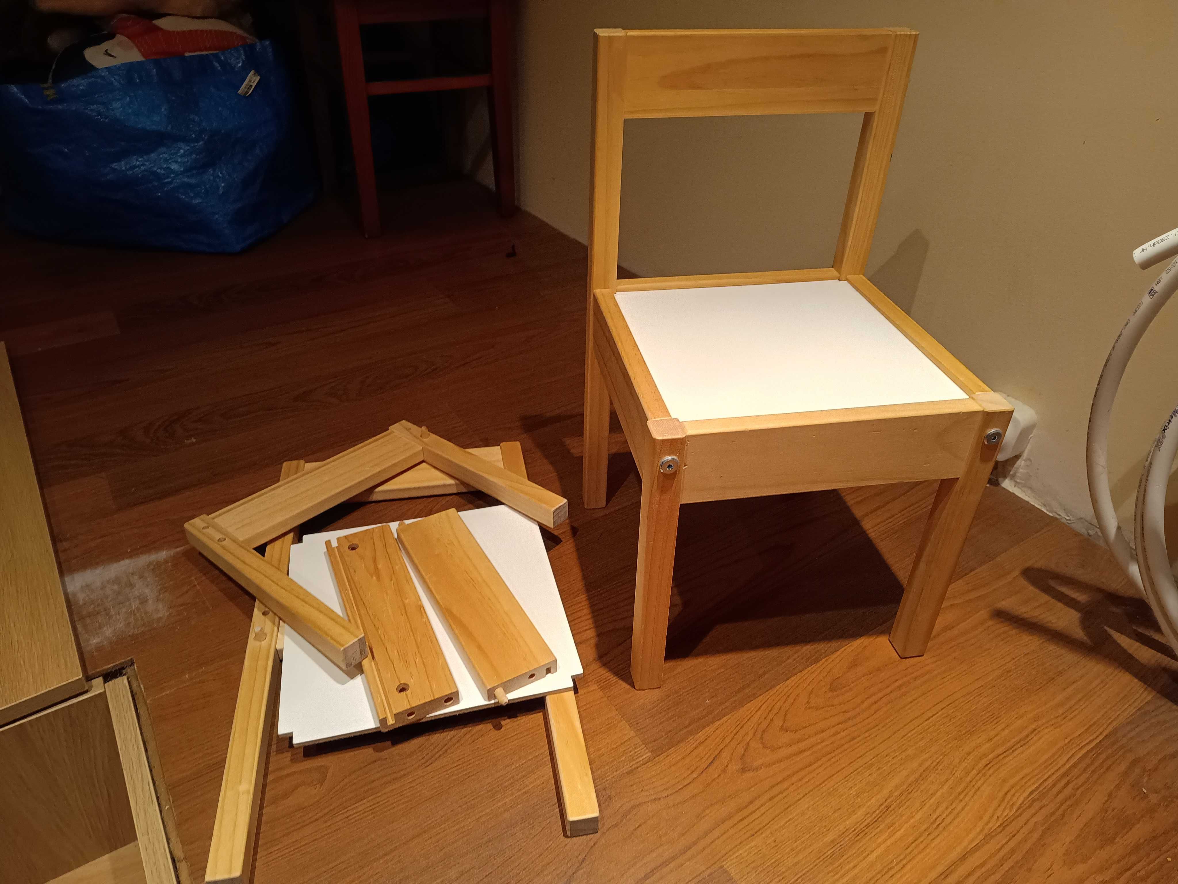 Dziecięcy stolik z krzesłami Ikea LÄTT