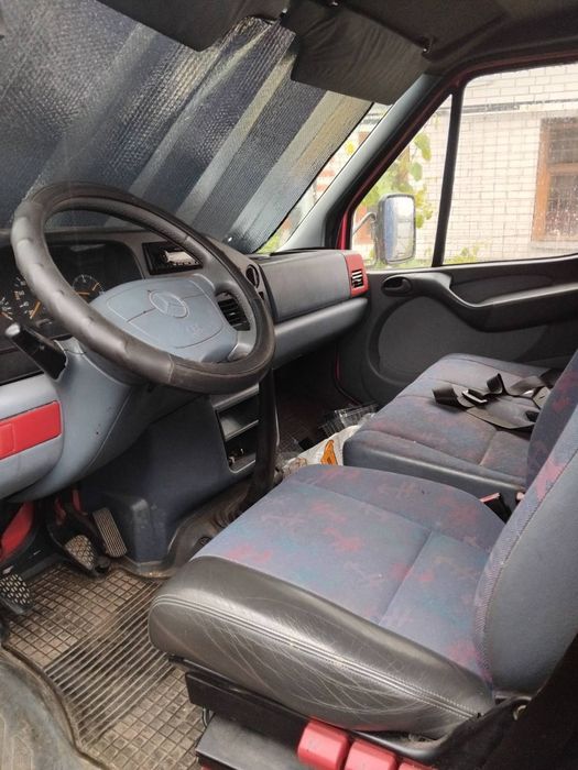 Мерседес 210 D ...