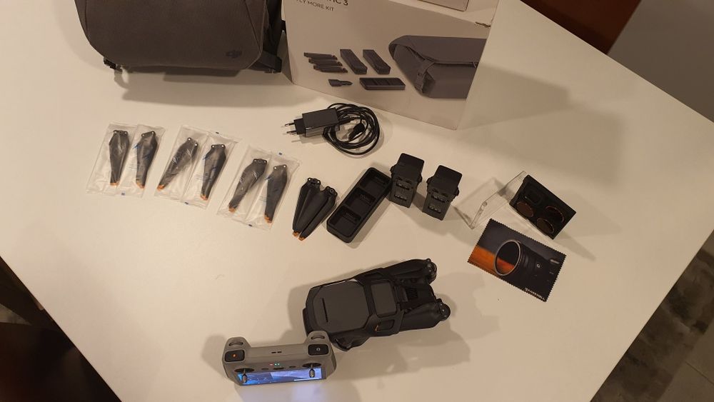 DJI Mavic 3 Classic + DJI RC + Fly More Combo + Filtros Freewell (Pack