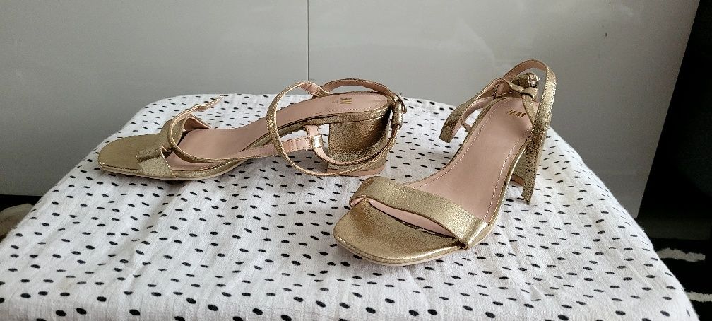 NOWE  złote buty z odkrytymi palcami na obcasie h&m rozmiar 39