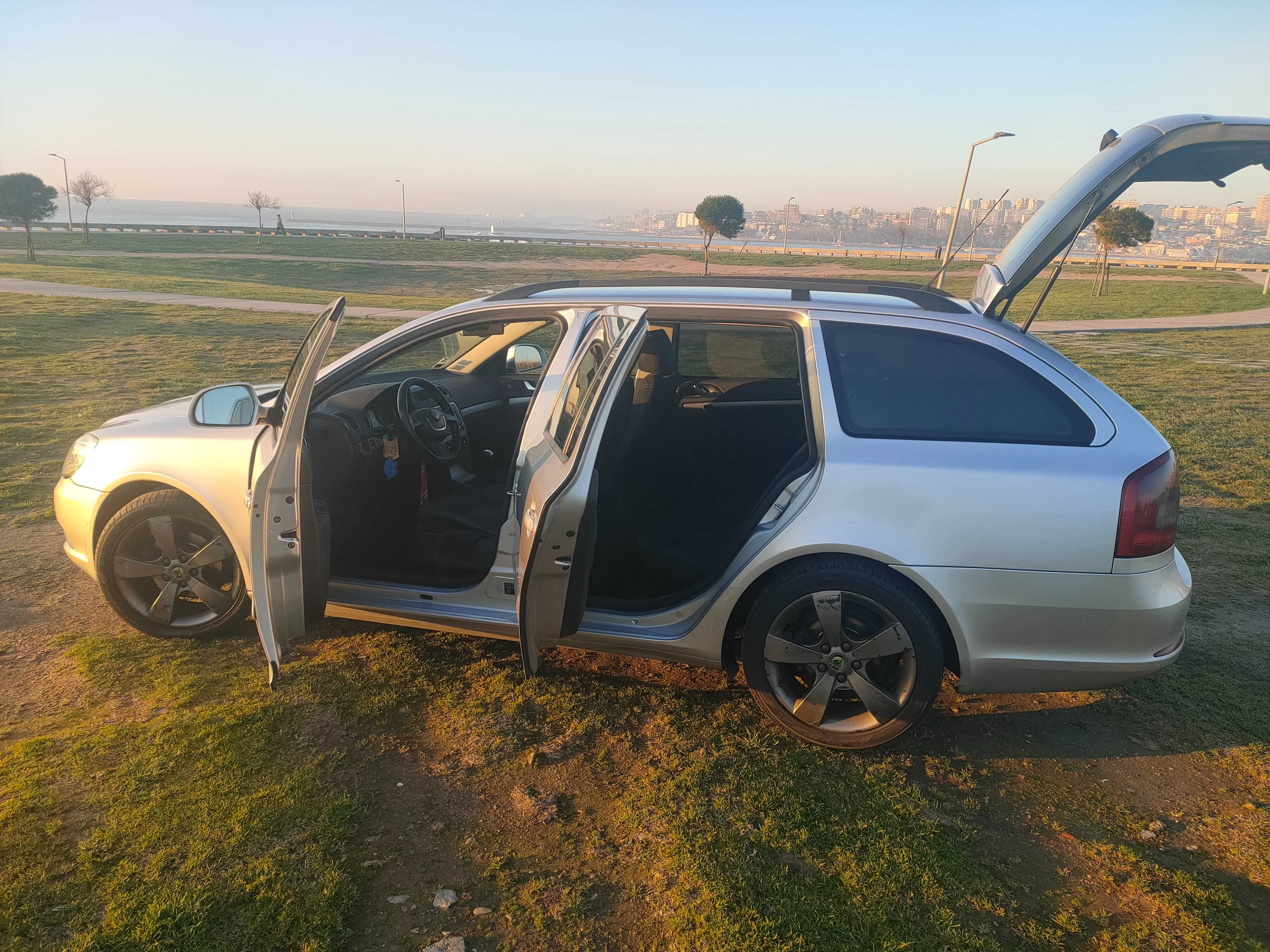 Skoda Otavia 1.9 TDI Sportline - Impecável