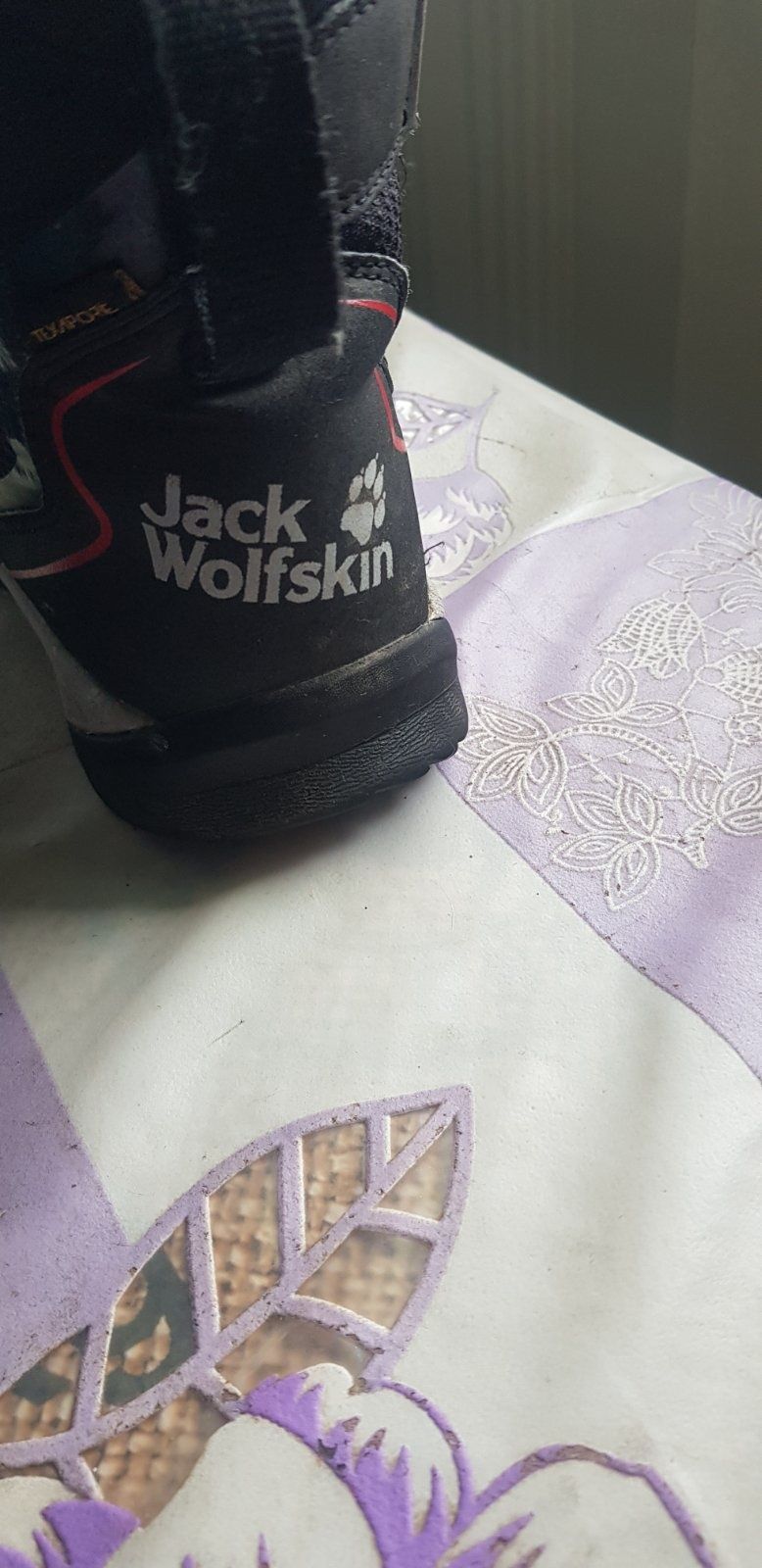 Продам высокие детские ботинки Jack Wolfskin в идеальном состоянии