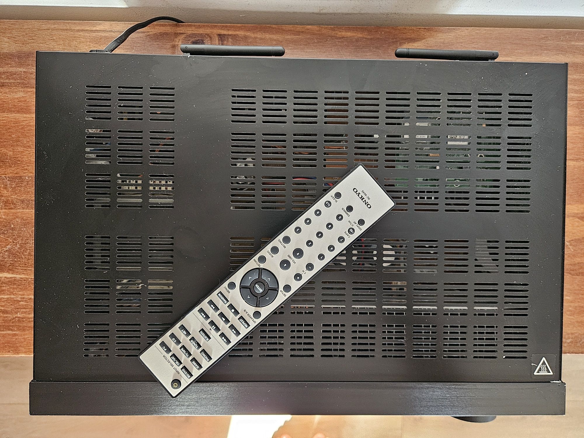 Amplituner sieciowy ONKYO TX-8250  (Spotify, Tidal, TuneIn)