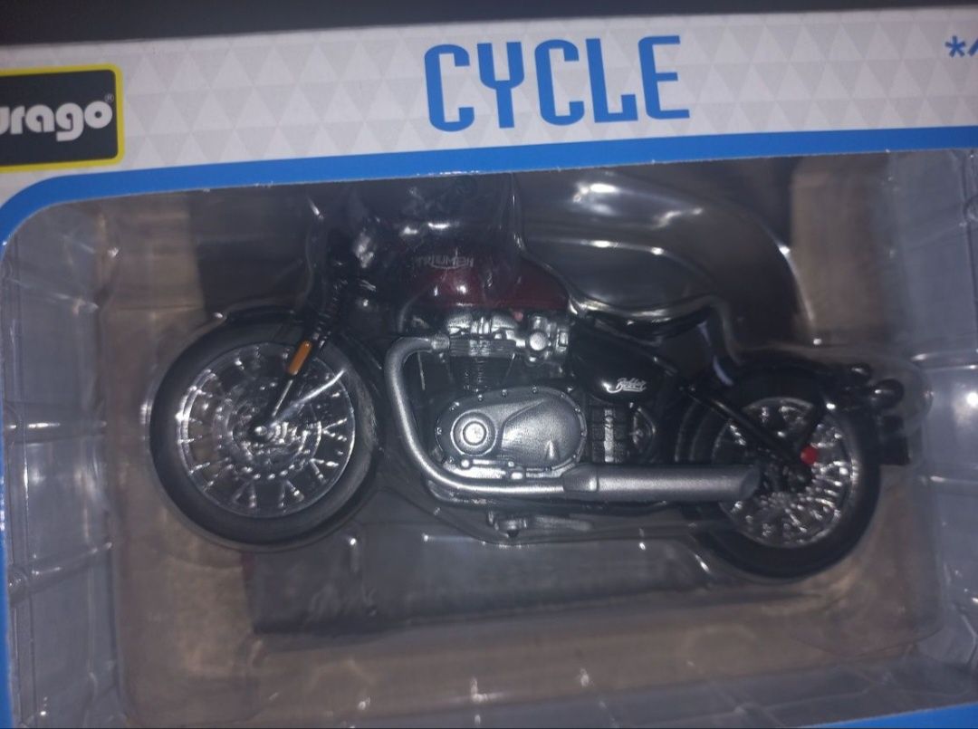 Bburago motor Triumph Bonneville Bobber,skala 1:18