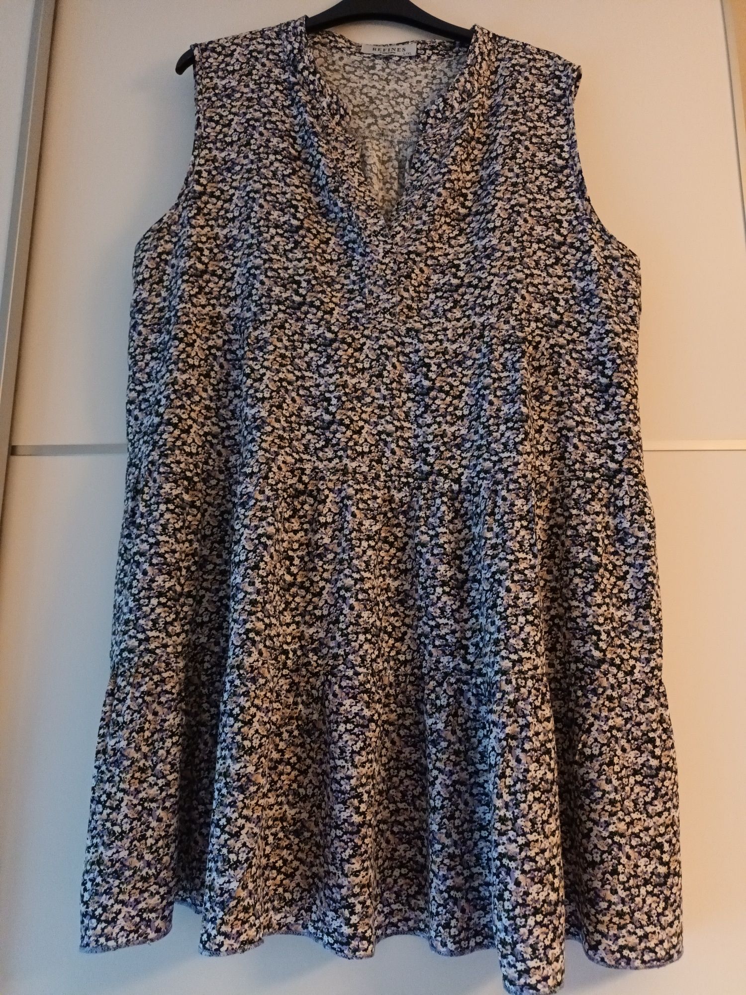 Vestido curto de manga à cava