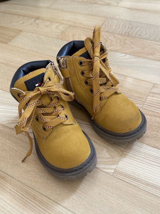 Tommy Hilfiger Buty chłopięce 26 świetny stan!