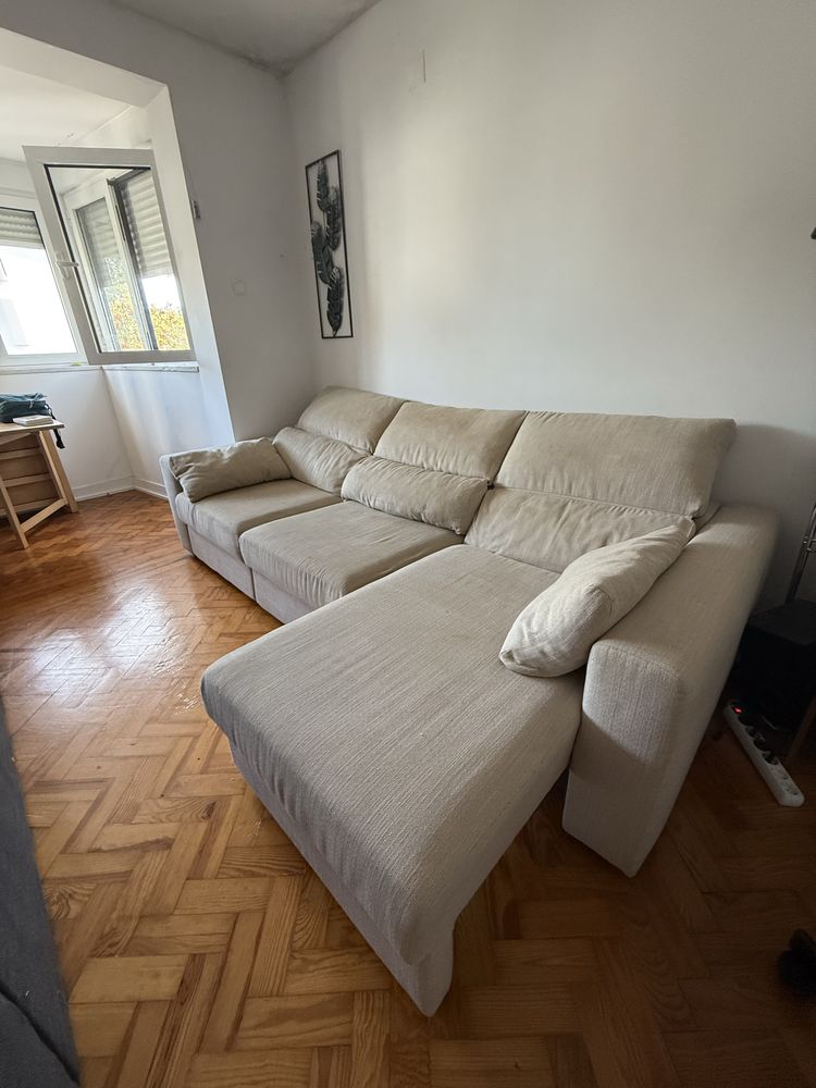 Sofá Eskilstuna 3 lugares com chaise-longue