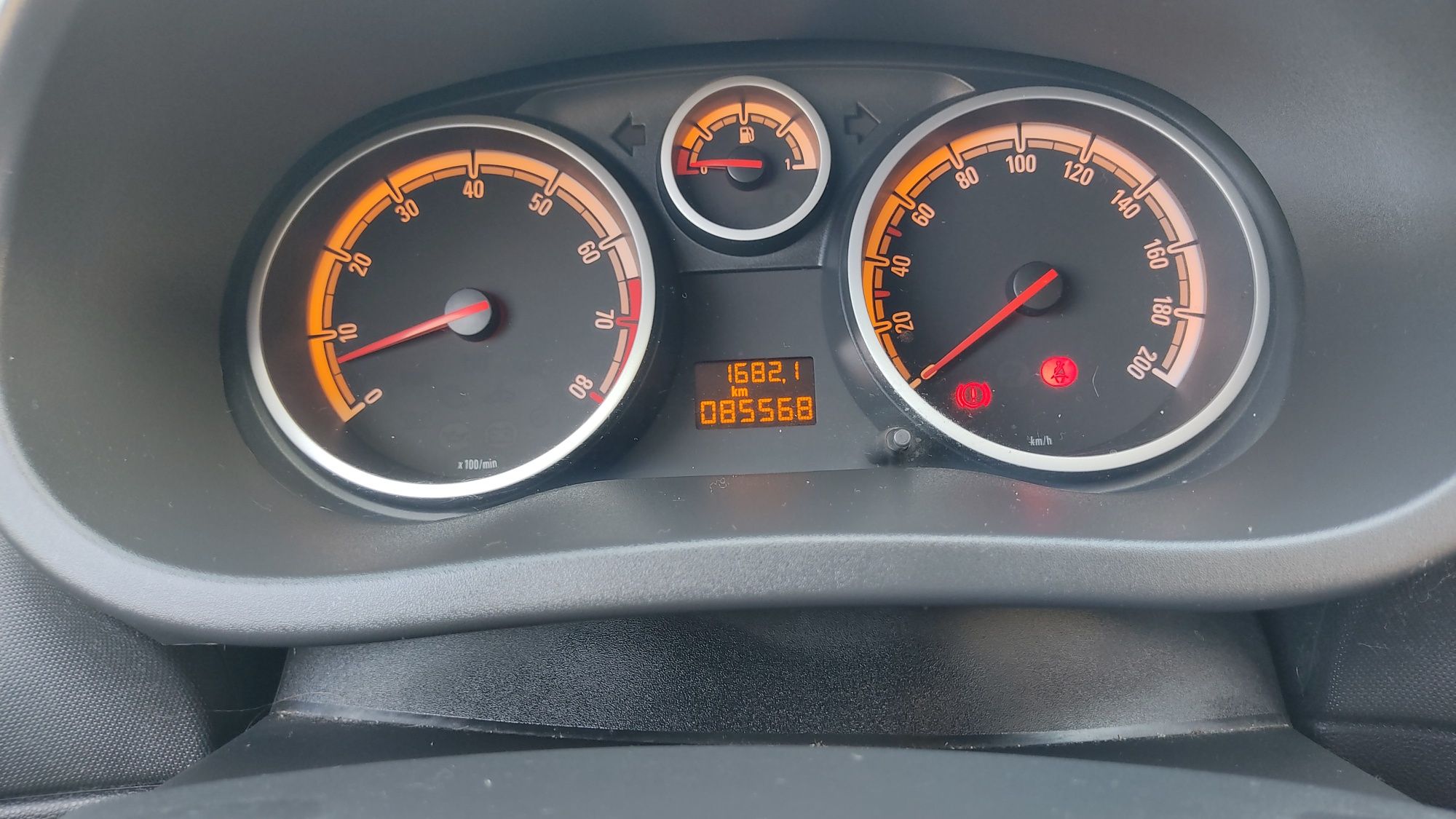 Opel corsa apenas 85.568Kms!