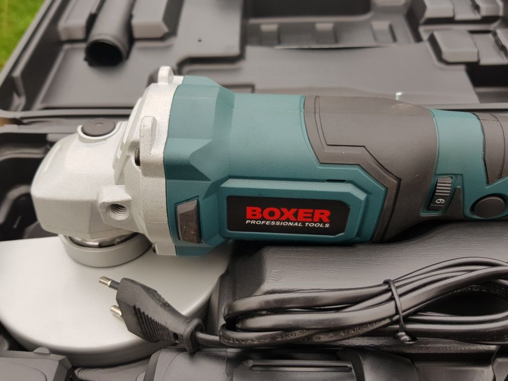 Szlifierka Boxer Kątowa na Akumulator 20,4V 2 x AKU 4.0AH Regulacja
