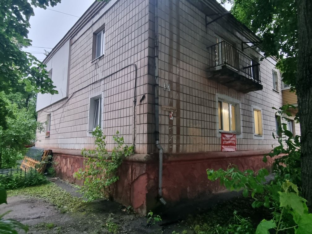 Кутова 2 кімнатна квартира 1 поверх - під комерцію або оренду