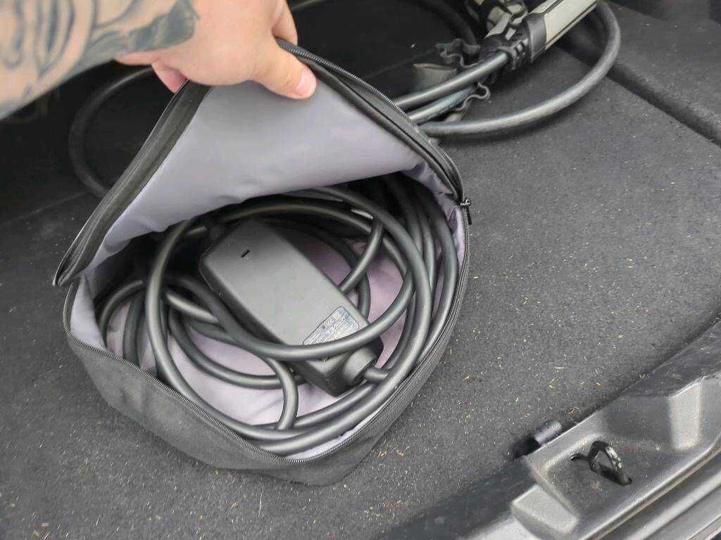 Tesla model 3 Standar Range  em bom estado geral com 107000km