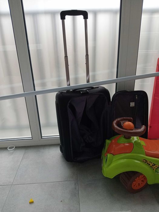 Продам вализу! Чемодан средний до 50см