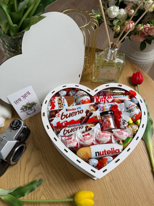 Подарунковий бокс з солодощами  – ідеальний подарунок для коханої