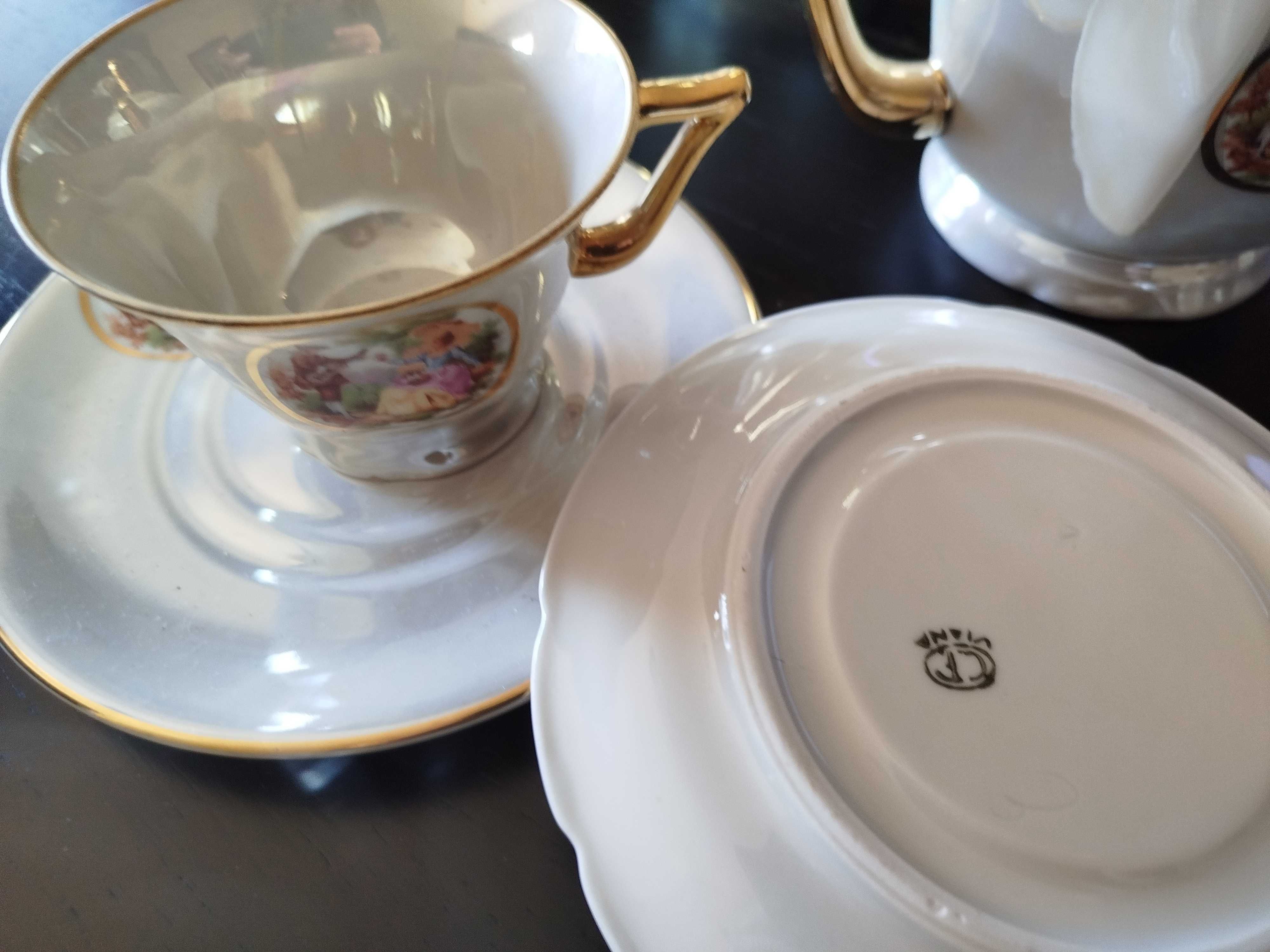 Serviço de Café CF Viana