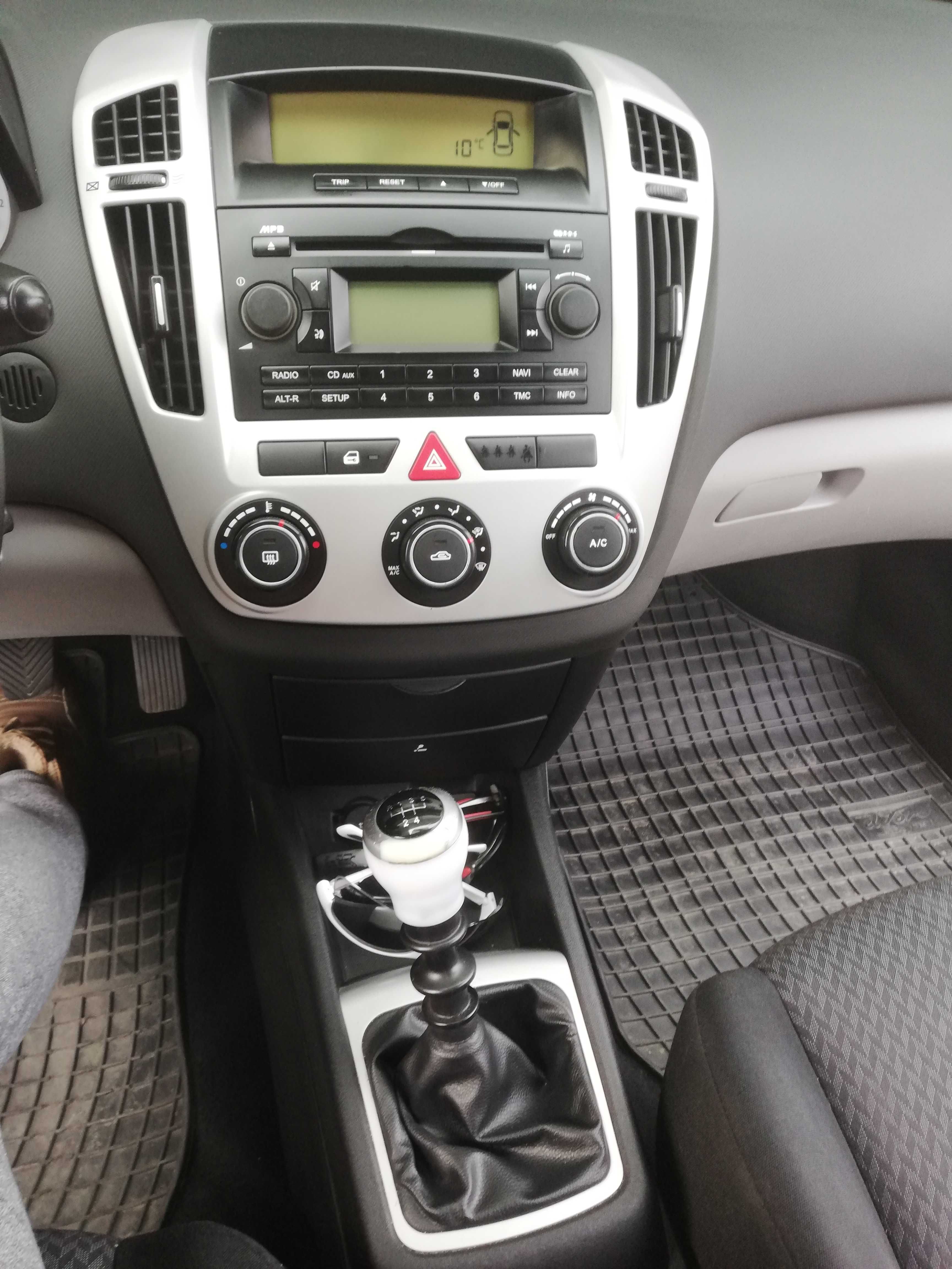 KIA CEED 2008 1,6 115km crdi klima 2 kpl opon hak