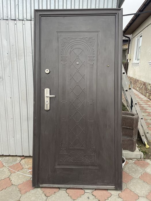 Вхідні двері 2000тис.