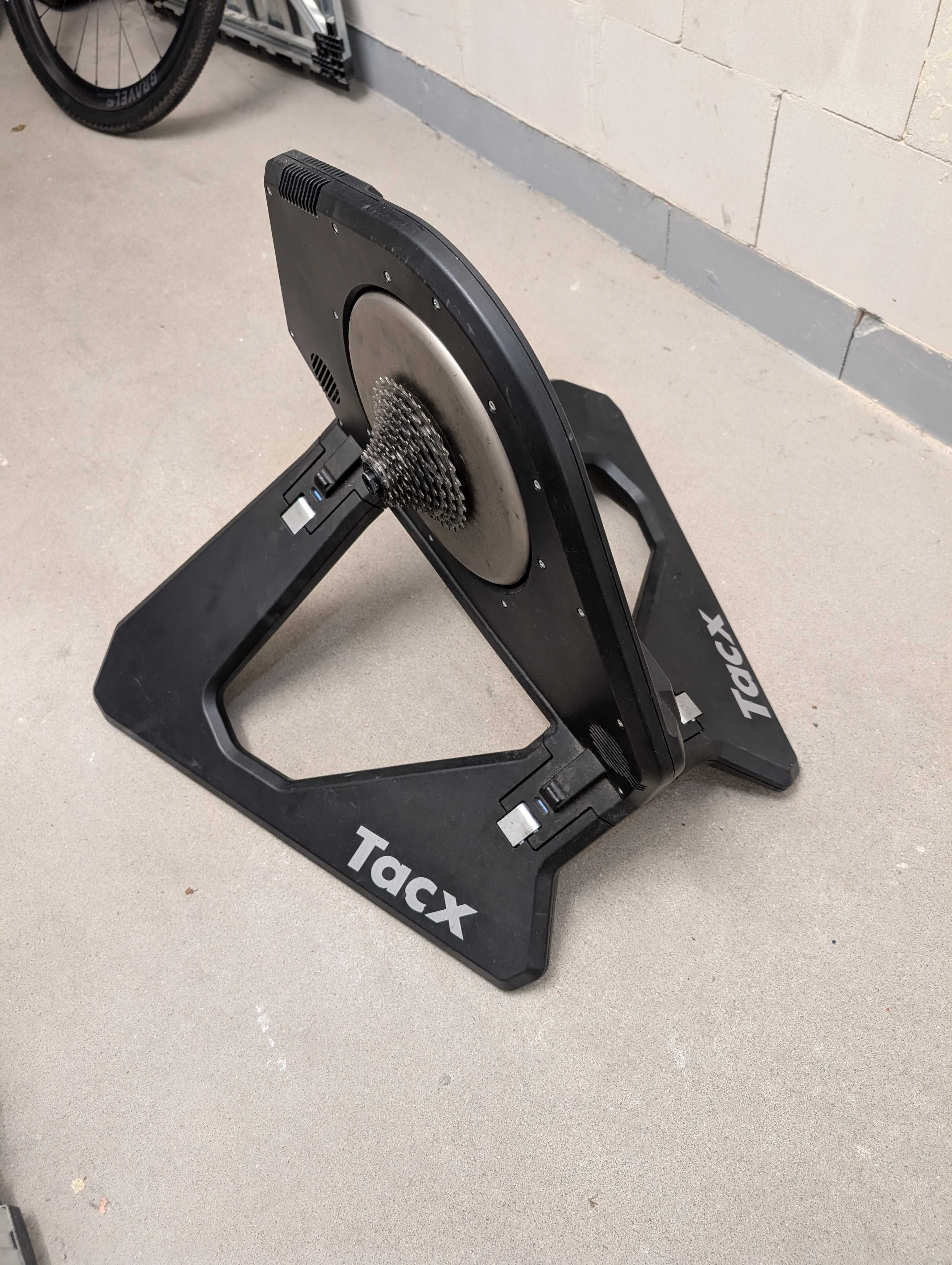 Tacx Neo Smart T2800 – trenażer interaktywny Direct Drive
