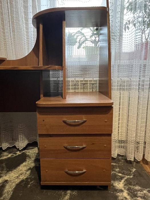 Компьютерный письменный стол