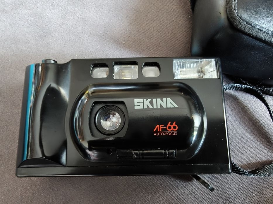 Aparat fotograficzny Skina AF-66 – sprawny, z kliszą i pokrowcem!