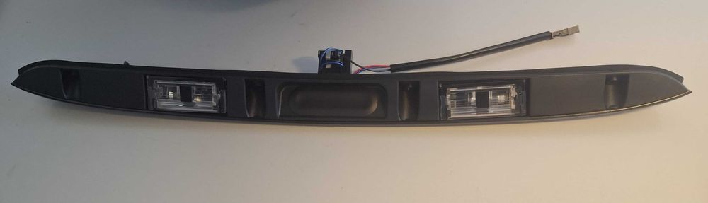 Pega de tampa da bagageira BMW 3. negro - EAN 5902048216588