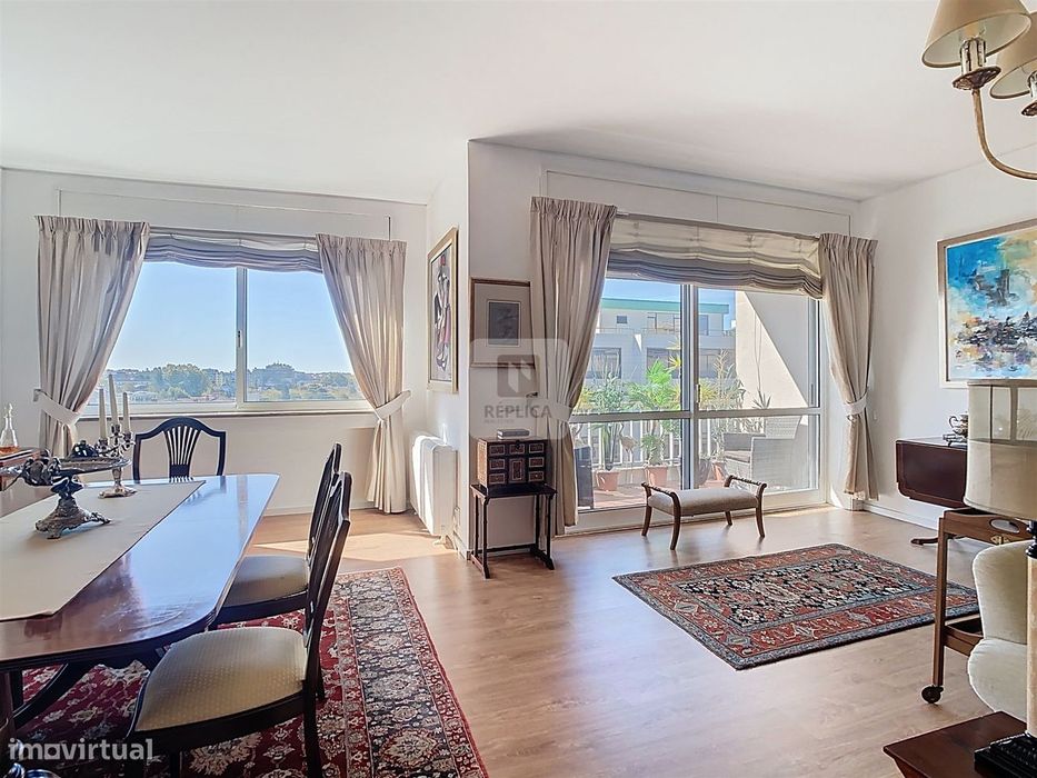 Apartamento T3 com 2 Varandas na Avenida da Boavista