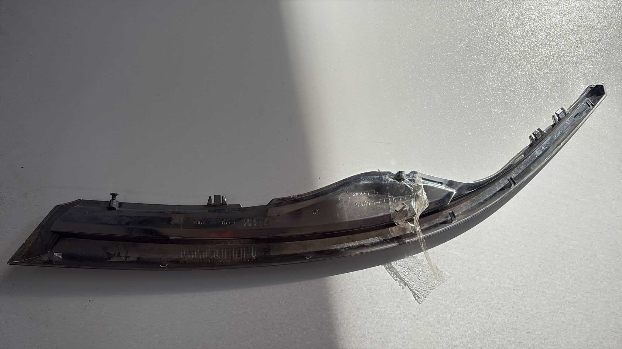 Listwa chrom lampy prawa Toyota Auris II FL 2015–2018