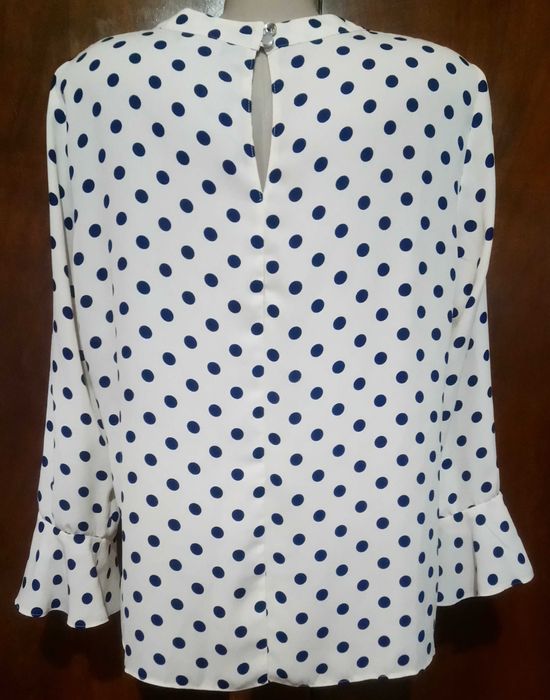 Блузка р.52 чорний горох на фоні коліру нюд довгі рукави