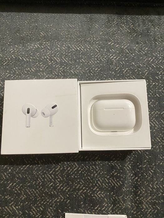 Airpods pro у гарному стані
