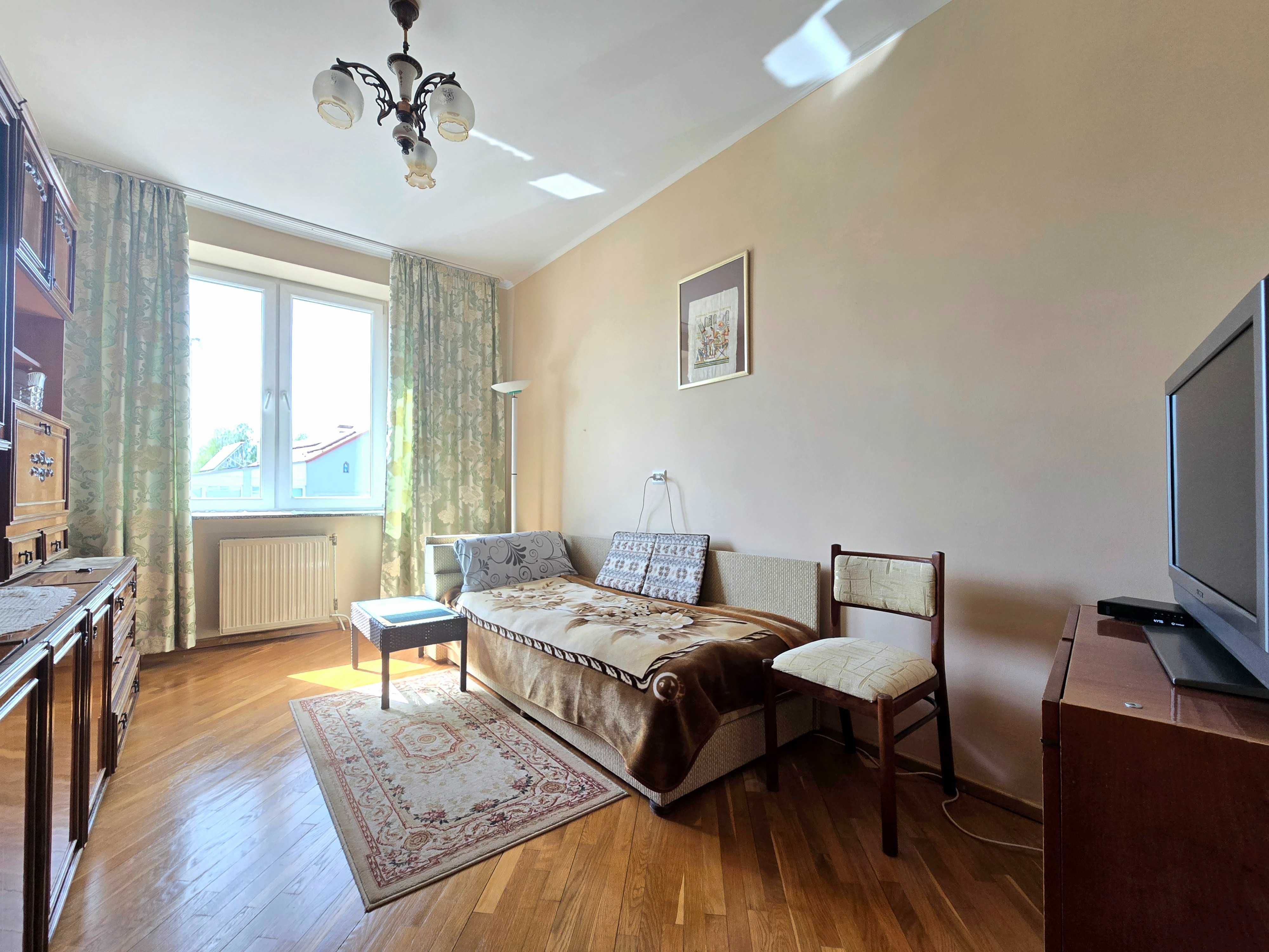 Продаж Білогорща. 2 будинки із 2 ділянками.