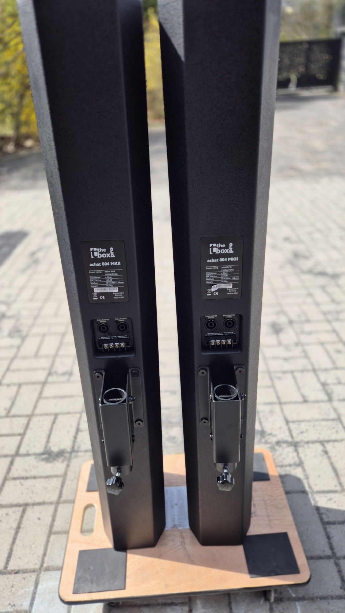 Kolumny głośnikowe vertical array. Achat 804 MKII.