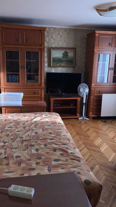 ЗДАМ кімнату для дівчини в самому ЦЕНТРІ міста