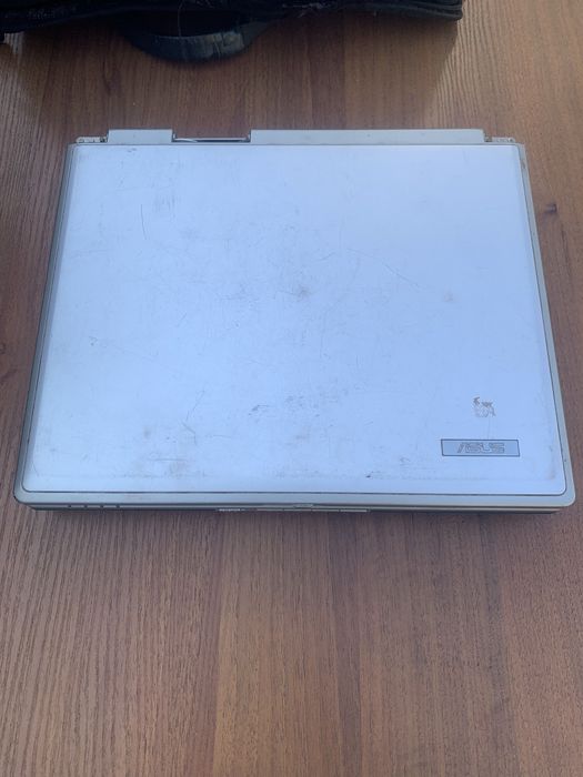 Ноутбук на запчастини+ батарея та мишка