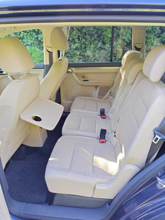 Volkswagen Touran 1.6 TDI (2011)  - Econômica e Espaçosa