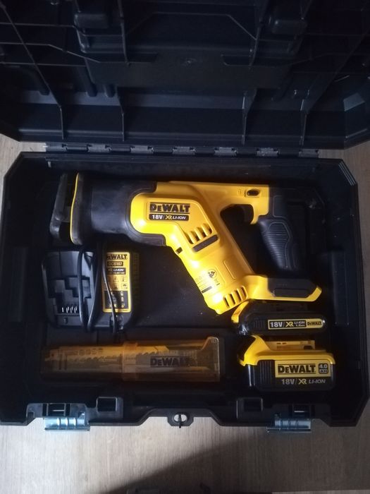 Pilarka szablasta Dewalt DCS387