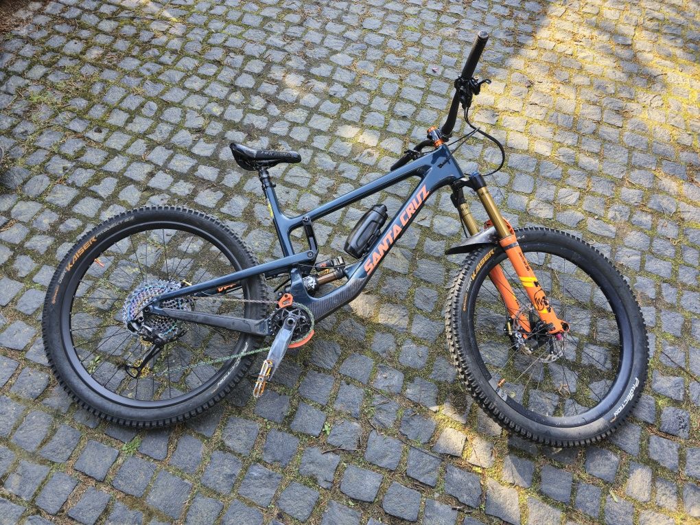 Santa cruz nomad v4 CC XL industry nine fox carbon sram shmiano saint