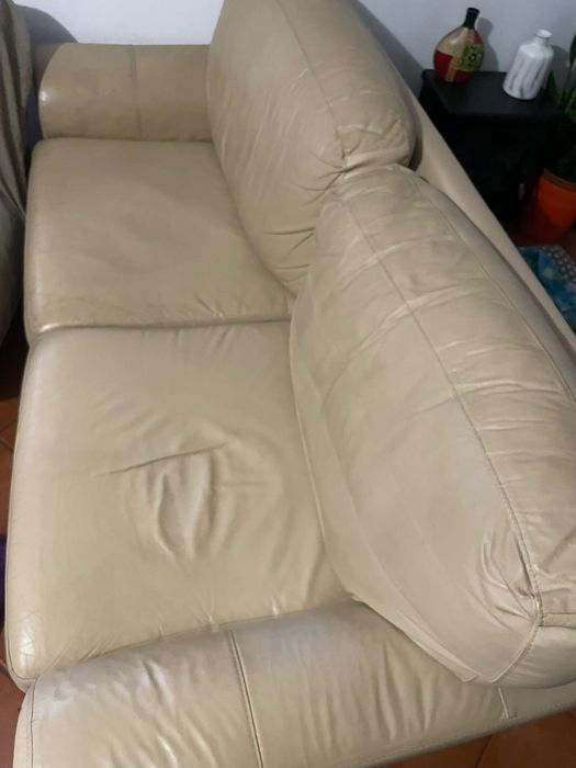 Sofá cama em couro em beje