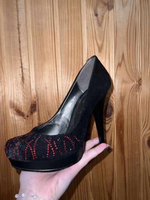 Туфлі на підборах