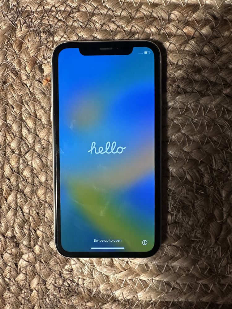 Iphone XR 2019 z uszkodzoną tylnią szybką