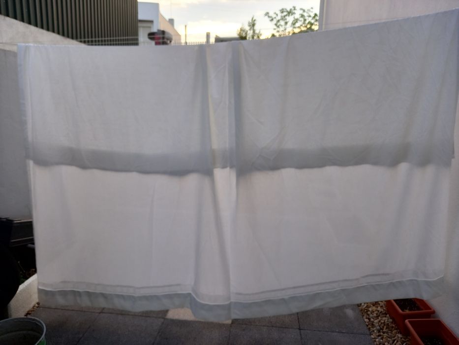 2 Cortinados em linho brancos - de Apliques