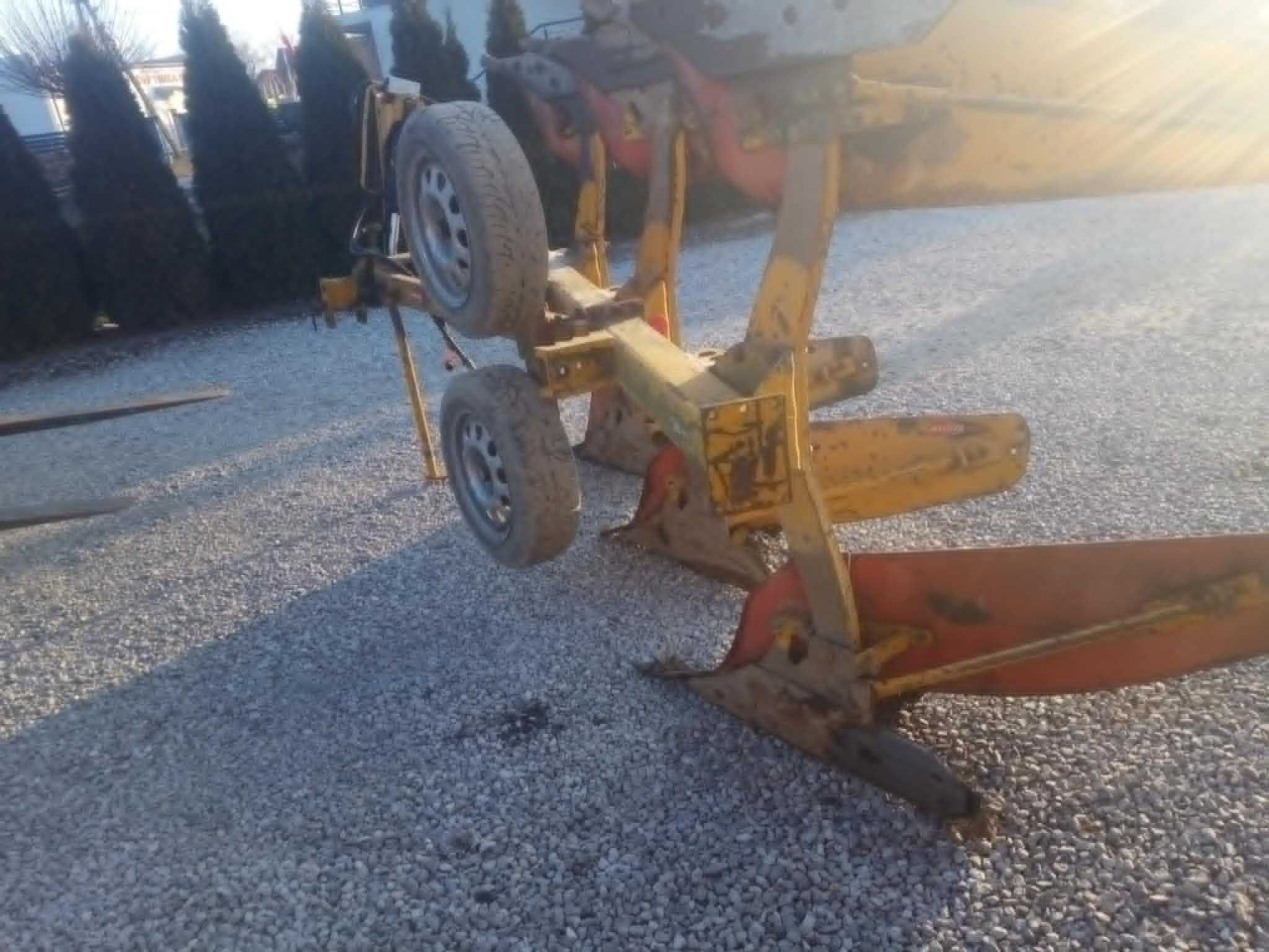 Pług 3 skibowy obrotowy RUMPTSTADT, przedpłużki kroje